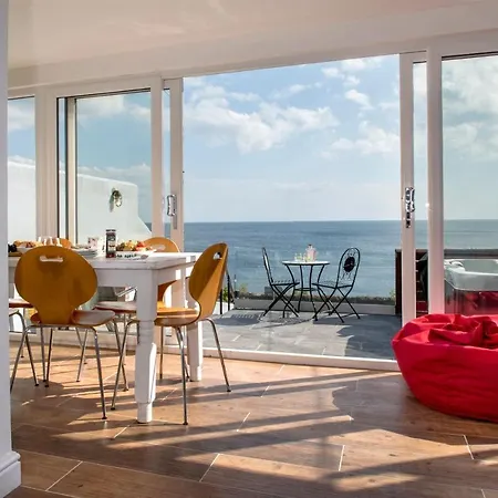 Holiday home Hawkins With Hot Tub *