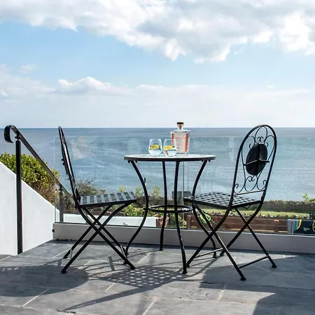 Hawkins With Hot Tub Holiday home *